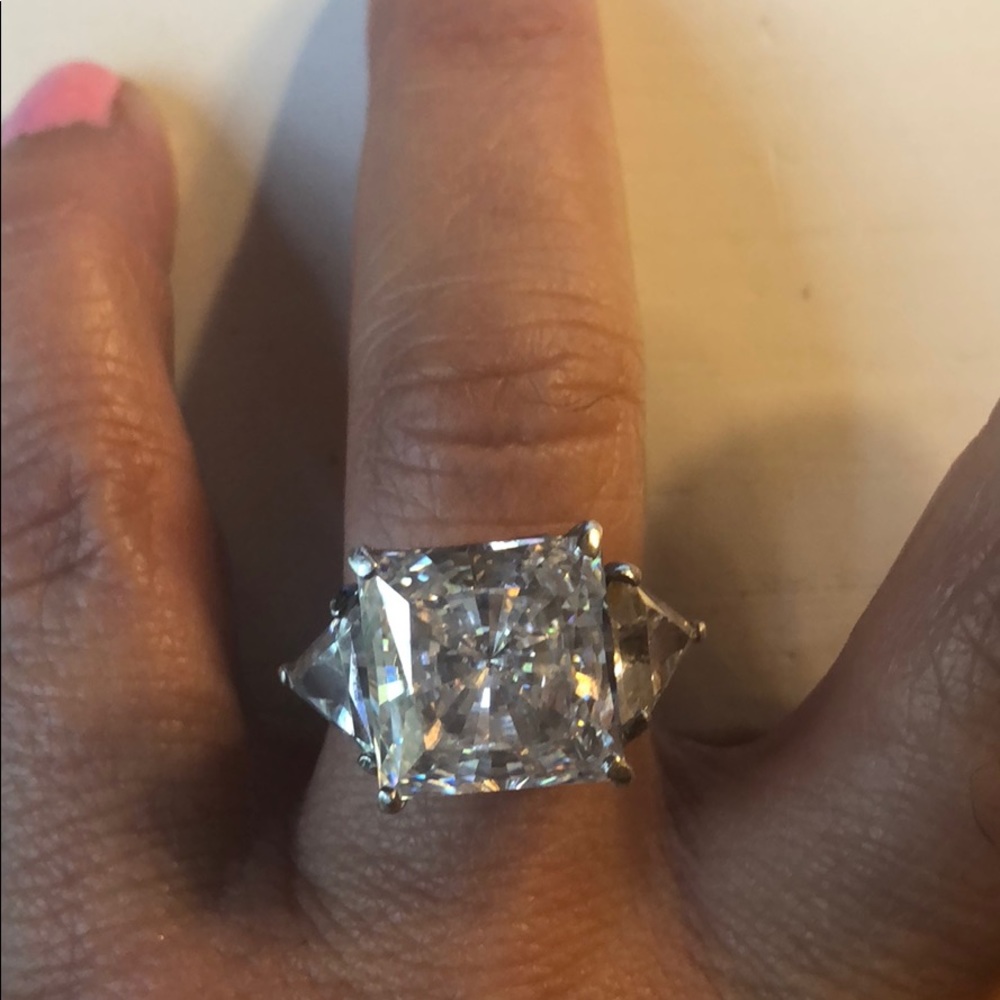 10kt lab created cushion cut size 61/2 silver